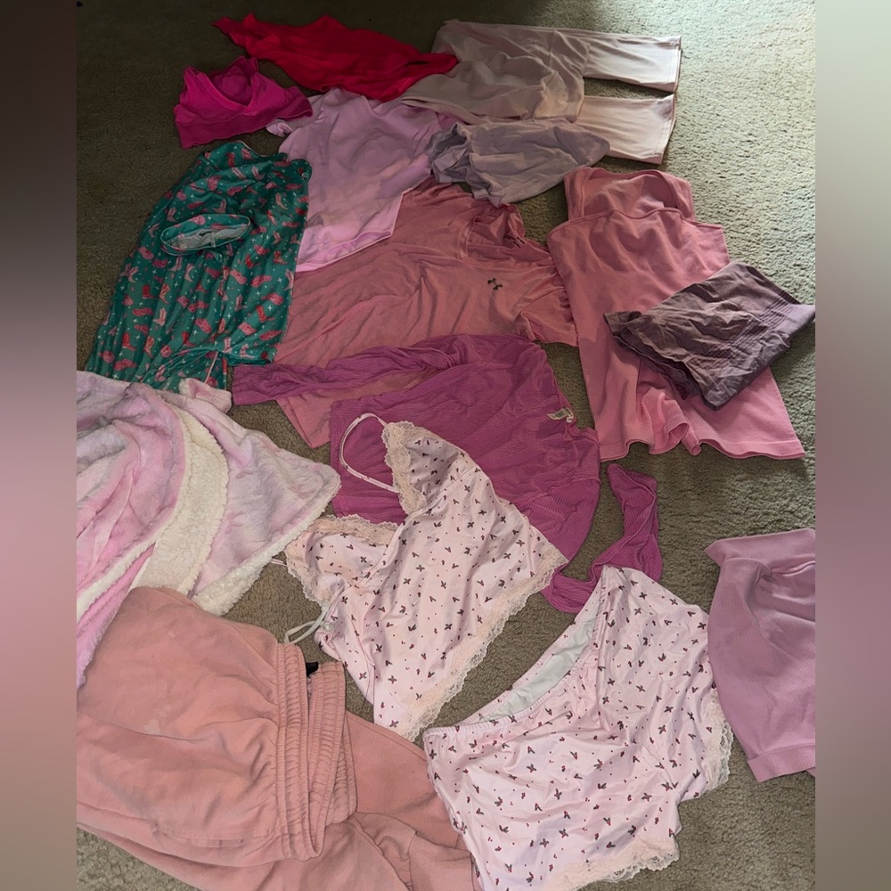 PINK CLOTHING BUNDLE (everything included) SIZE:large